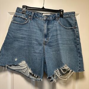 Abercrombie & Fitch The Loose Short Curve Love Blue Distressed Denim Size 14/32